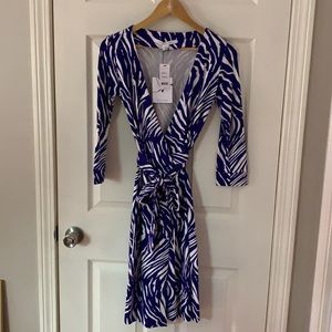 Diane von Furstenberg NEW wrap dress size 2